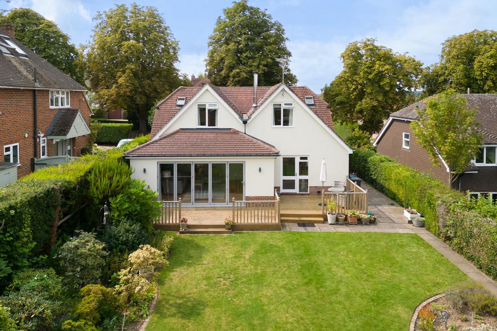 St. Johns Road, Farnham, GU9 4 bed detached house £925,000