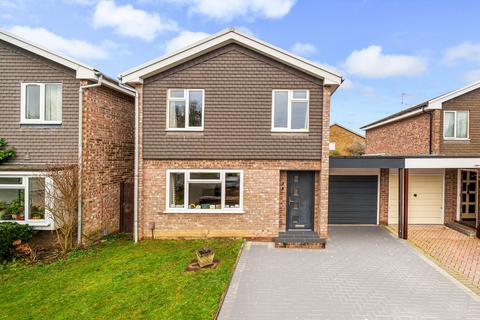 3 Goldsmiths Close, Woking, GU21 3HF