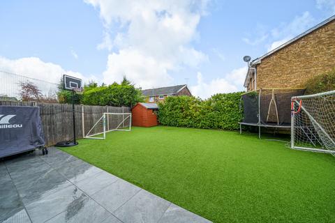 3 Goldsmiths Close, Woking, GU21 3HF