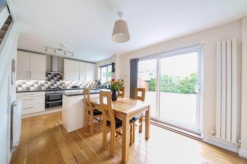 3 Goldsmiths Close, Woking, GU21 3HF