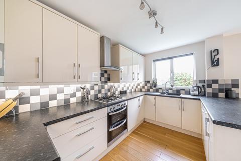 3 Goldsmiths Close, Woking, GU21 3HF