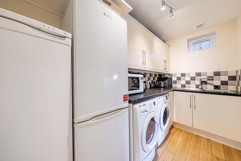3 Goldsmiths Close, Woking, GU21 3HF