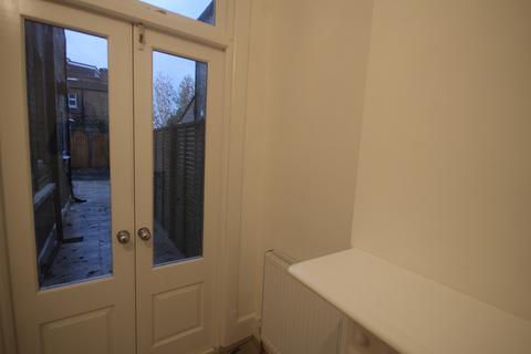 1 bedroom flat to rent, Hale End Road, Chingford, E4