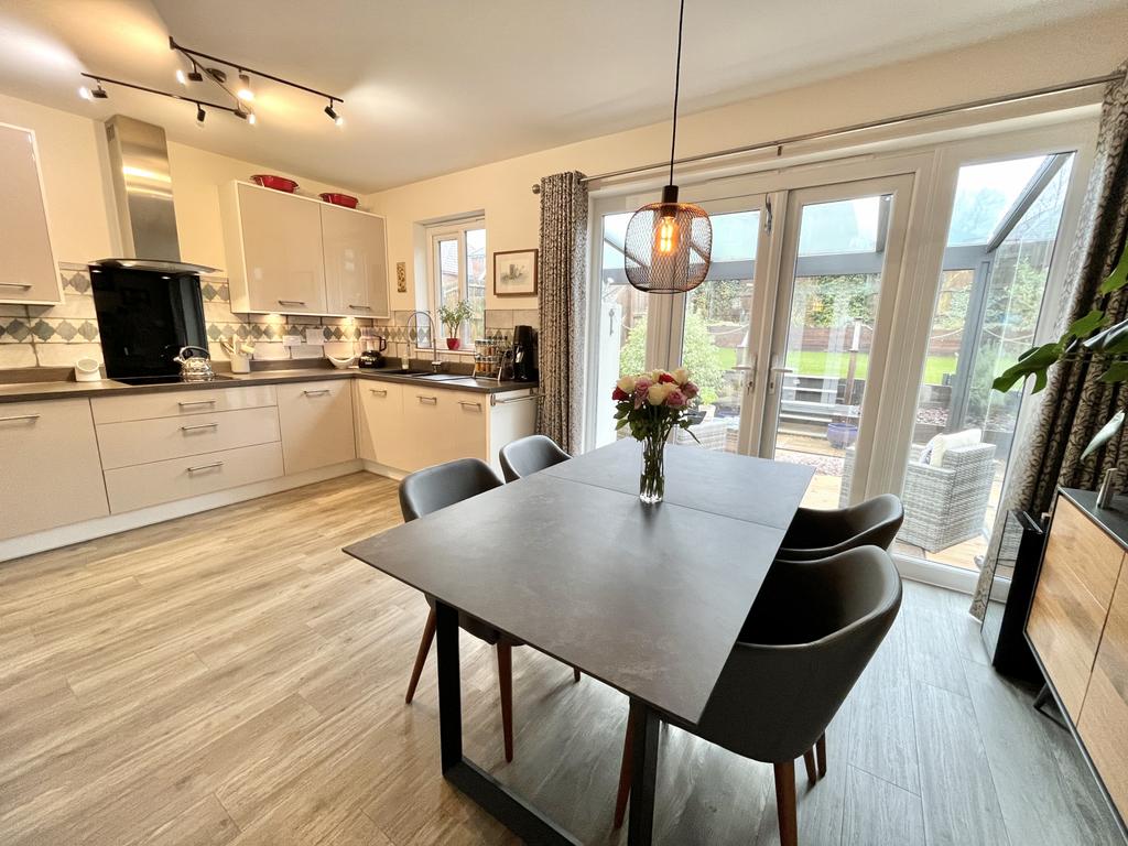 Kitchen   Dining Area