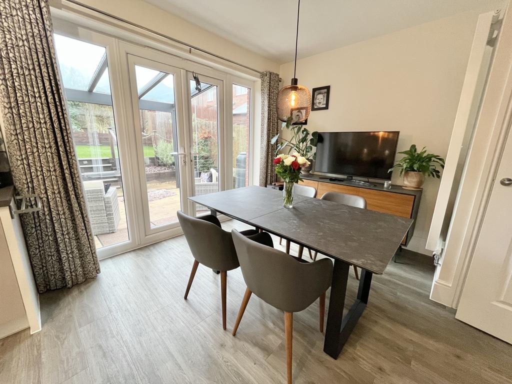 Kitchen   Dining Area