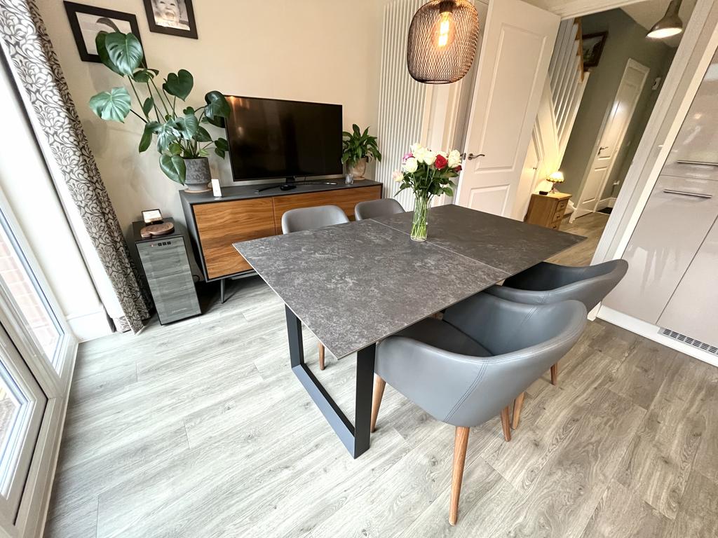 Kitchen   Dining Area