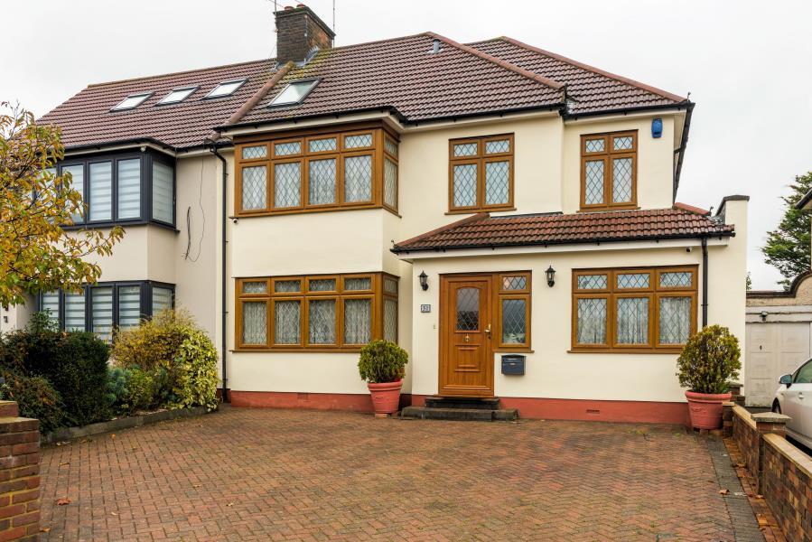 SUMMERS LANE, NORTH FINCHLEY, N12 5 bed semidetached house £925,000