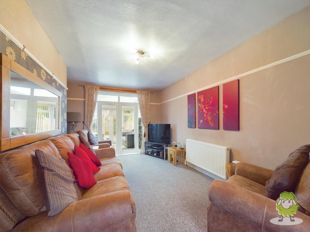 33 The Knoll, Mansfield 3 bed semidetached house £180,000
