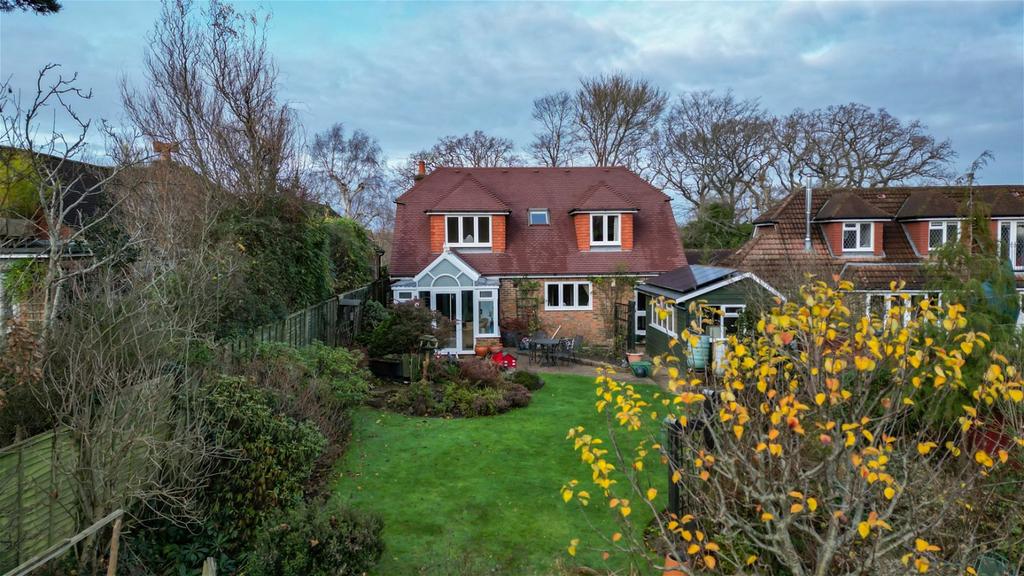 Semi Rural Location in Burwash 4 bed detached house for sale £700,000