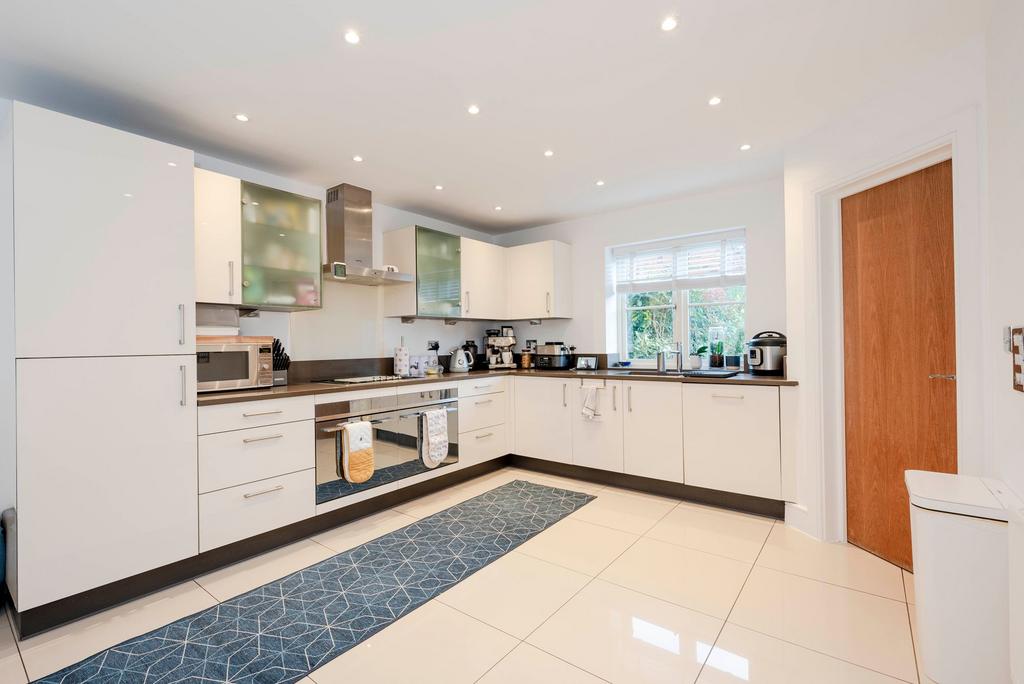 Summers Way, MoretonInMarsh, GL56 5 bed detached house for sale £