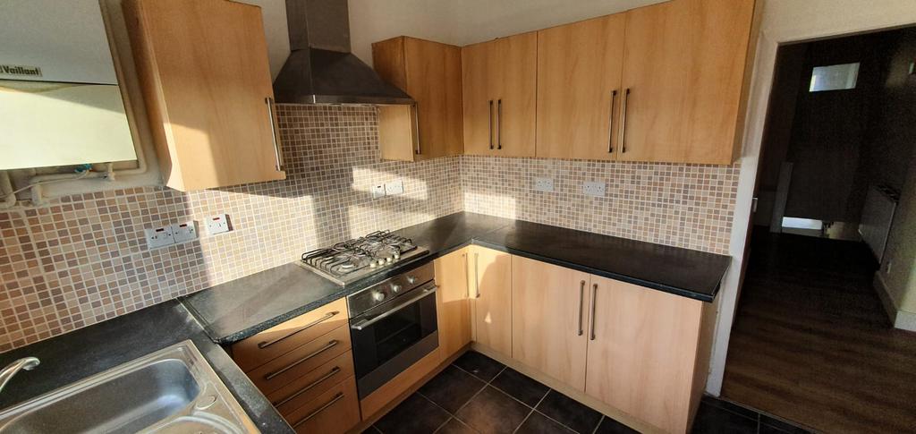 2 Bedroom F/F Flat Available for Rent in East Ham