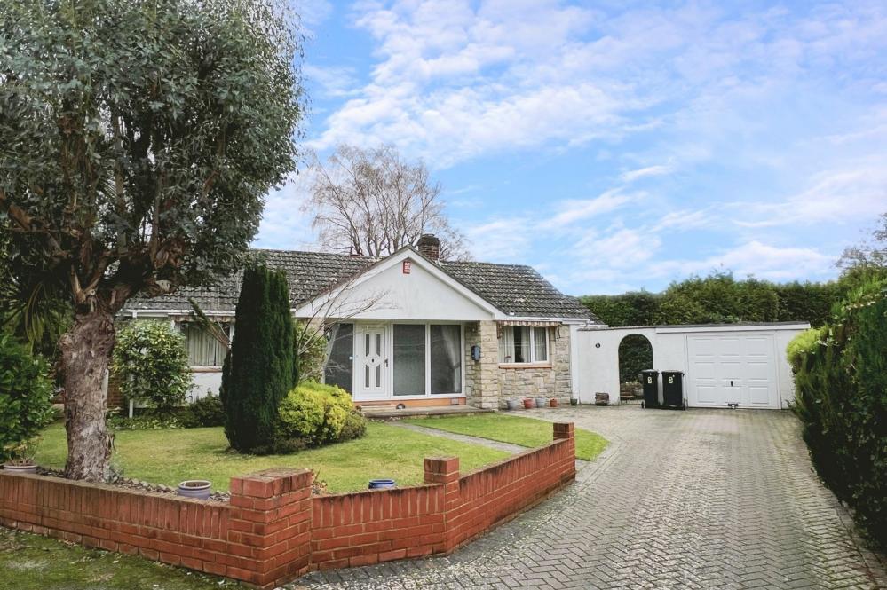Norris Close, Ashley Heath, BH24 2HX 3 bed detached bungalow for sale
