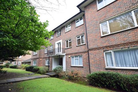 2 bedroom flat for sale, Meadway Court, The Ridings, Ealing W5