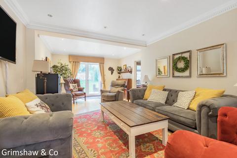4 Birkdale Road, London, W5 1JZ