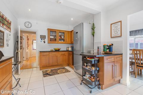 4 Birkdale Road, London, W5 1JZ