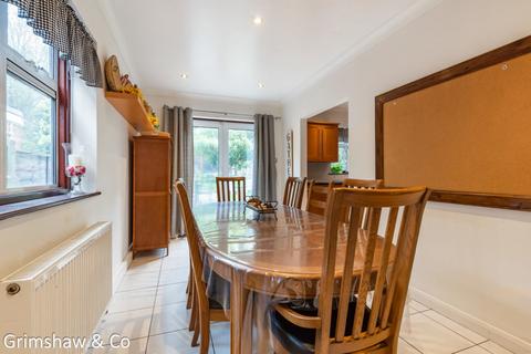 4 Birkdale Road, London, W5 1JZ
