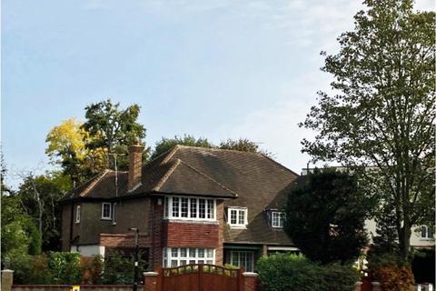 4 bedroom semi-detached house for sale, Opposite Gunnersbury Park, Ealing, W5