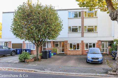 5c Castlebar Park, London, W5 1DD