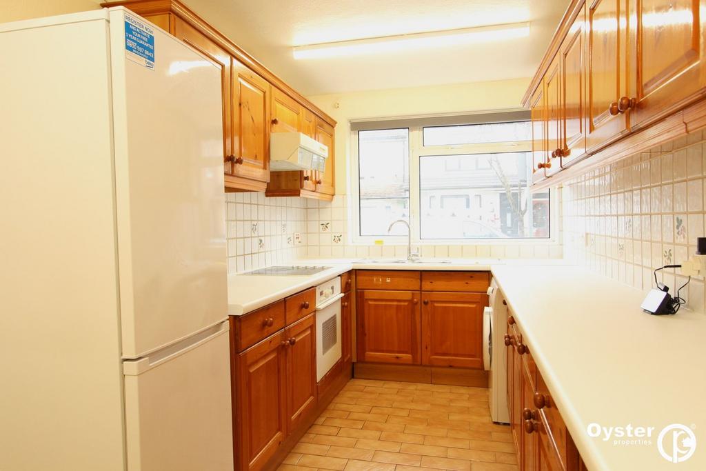 Holywell Road, Watford, WD18 2 bed semidetached house to rent £1,650