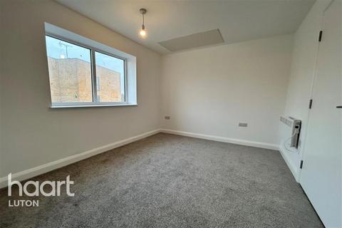 2 bedroom flat to rent, Stockwood Gardens, Luton