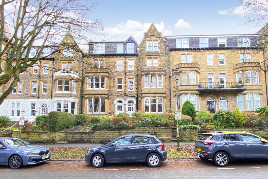 Riversdale, Valley Drive, Harrogate, HG2 0JJ 2 bed apartment to rent