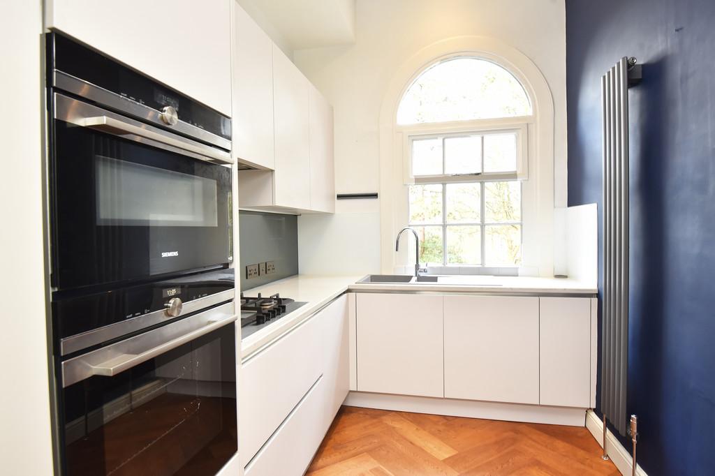 Riversdale, Valley Drive, Harrogate, HG2 0JJ 2 bed apartment to rent