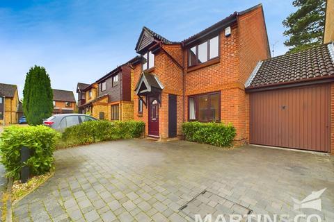 6 Douglas Walk, Chelmsford, CM2 9XQ