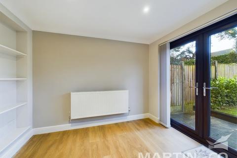 6 Douglas Walk, Chelmsford, CM2 9XQ