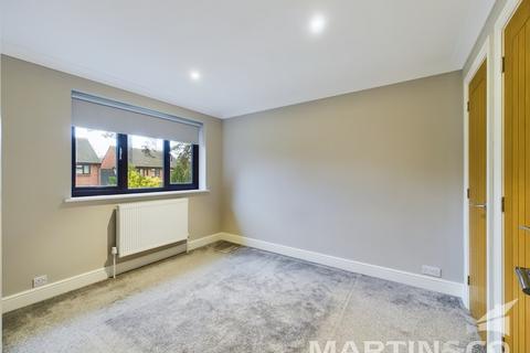 6 Douglas Walk, Chelmsford, CM2 9XQ