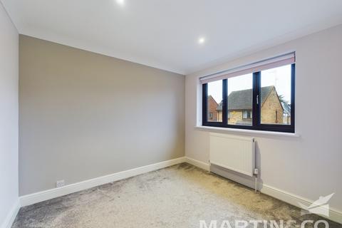 6 Douglas Walk, Chelmsford, CM2 9XQ
