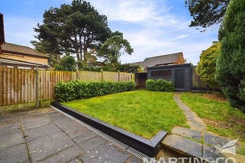 6 Douglas Walk, Chelmsford, CM2 9XQ