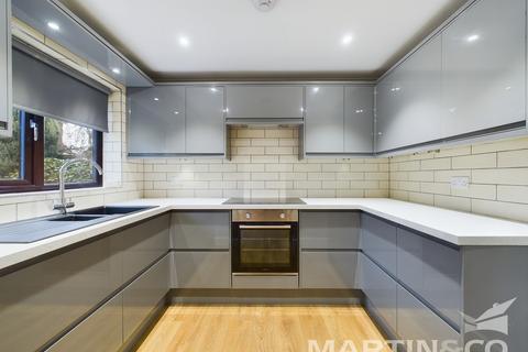 6 Douglas Walk, Chelmsford, CM2 9XQ