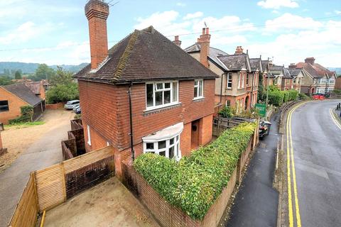 10 Croft Road, Godalming, GU7 1BY