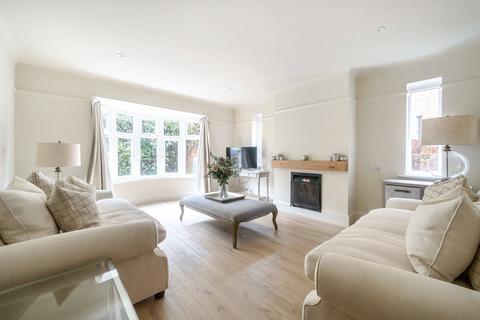 10 Croft Road, Godalming, GU7 1BY