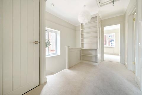 10 Croft Road, Godalming, GU7 1BY