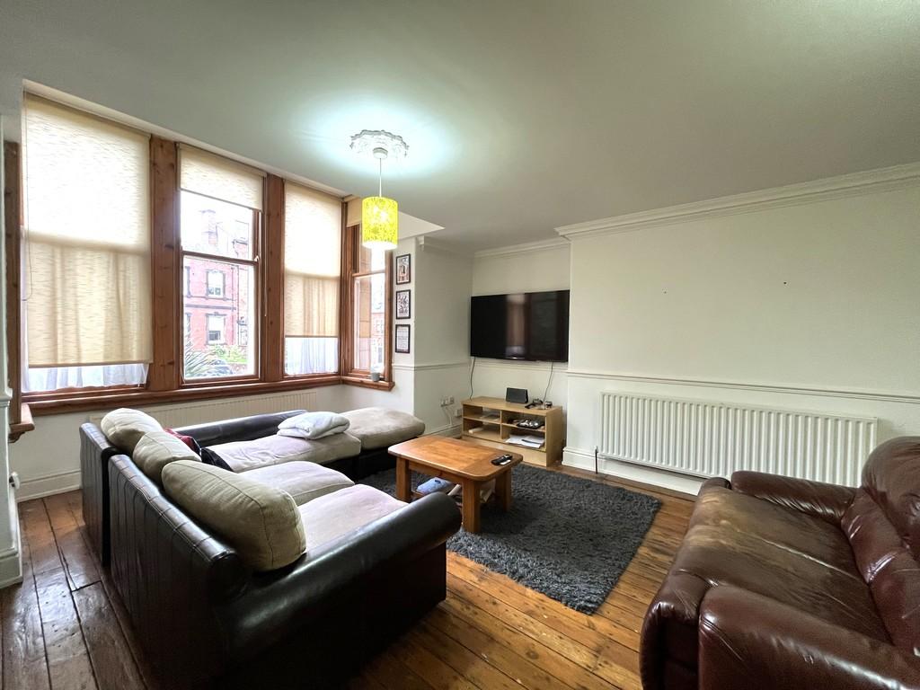 Chatsworth House,11 Hyde Terrace 3 bed apartment for sale £250,000