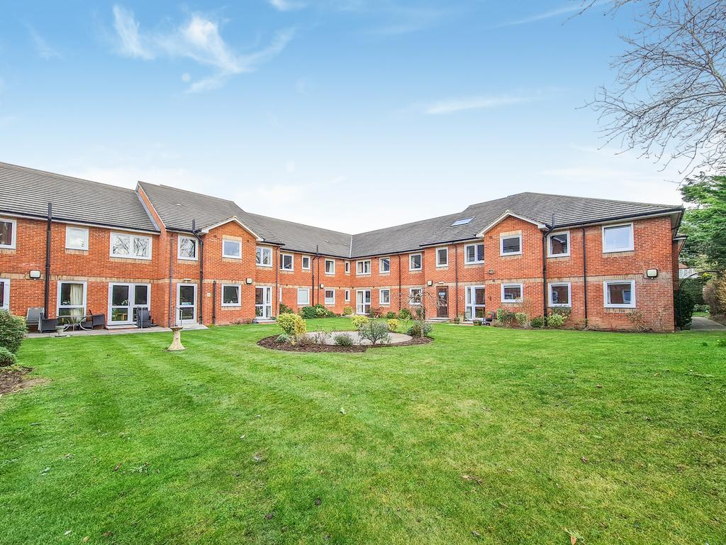 Manor Road North, Hinchley Wood, Esher, Surrey, KT10 1 bed apartment