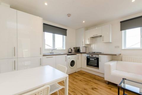 2 bedroom flat to rent, Durward Street, Whitechapel, London, E1