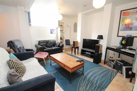 9 Cliff Mount, Leeds, LS6 2HP