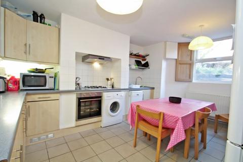9 Cliff Mount, Leeds, LS6 2HP