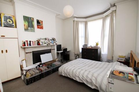 9 Cliff Mount, Leeds, LS6 2HP