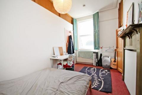9 Cliff Mount, Leeds, LS6 2HP