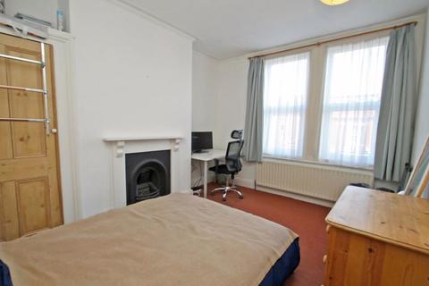 9 Cliff Mount, Leeds, LS6 2HP