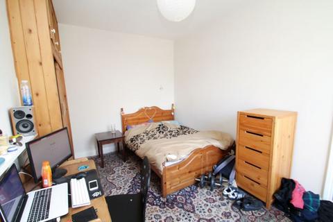 9 Cliff Mount, Leeds, LS6 2HP