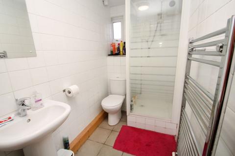 9 Cliff Mount, Leeds, LS6 2HP