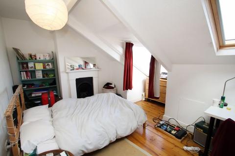 9 Cliff Mount, Leeds, LS6 2HP