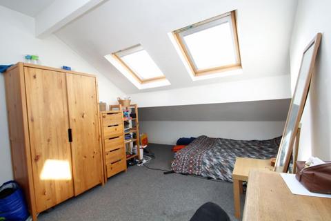 9 Cliff Mount, Leeds, LS6 2HP