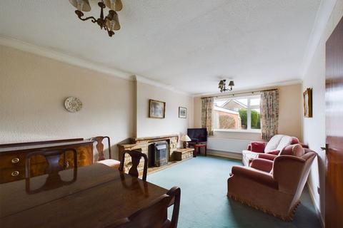 2 bedroom bungalow for sale - Millwalk Drive, Pendeford, Wolverhampton WV9