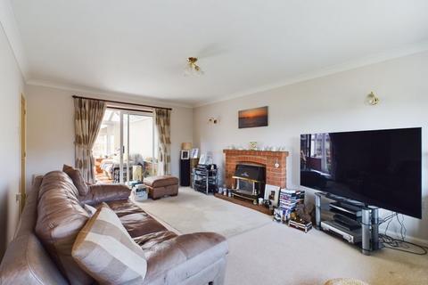 3 bedroom link detached house for sale, Tennyson Gardens, Horncastle