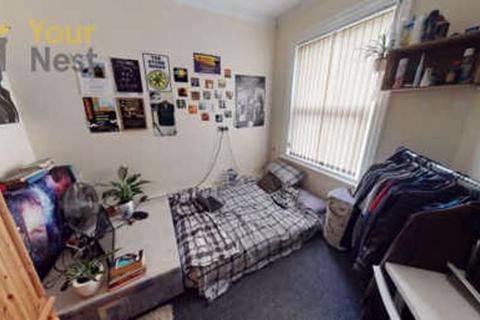 4 bedroom apartment to rent, Headingley Avenue, Headingley, Leeds, LS6 3EP